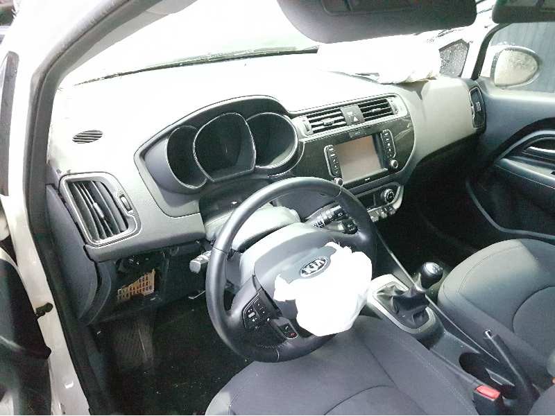 kia rio del año 2017