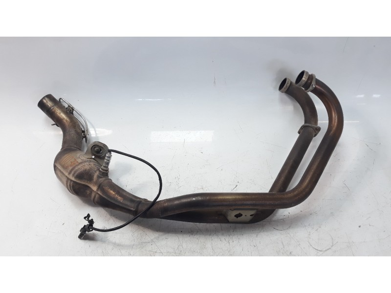 Recambio de colector escape para bmw f 800 r referencia OEM IAM 18518546599  