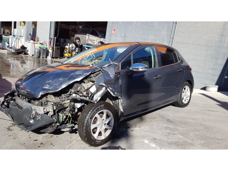 peugeot 208 del año 2015