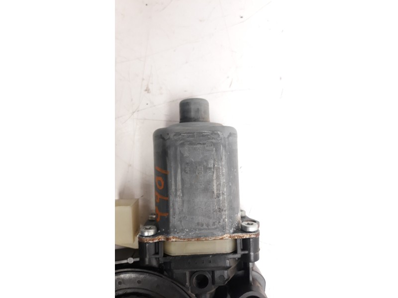 Recambio de motor elevalunas delantero derecho para audi a4 berlina (8w2) básico referencia OEM IAM 8W0959802  