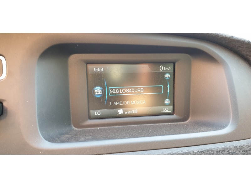 Recambio de pantalla multifuncion para volvo v40 1.6 diesel cat referencia OEM IAM 31350817  