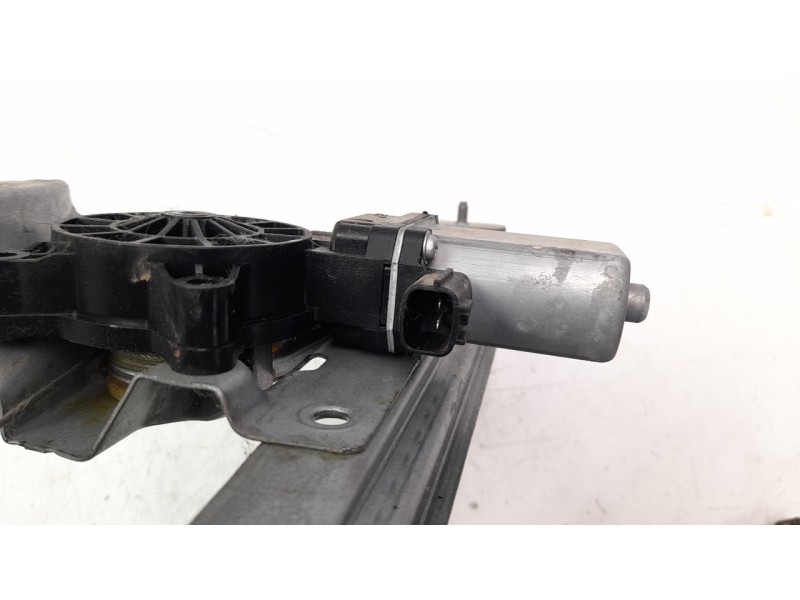 Recambio de elevalunas trasero derecho para renault captur 0.9 energy referencia OEM IAM 827009380R  