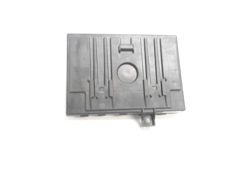 Recambio de caja reles / fusibles para ford fiesta (ccn) trend referencia OEM IAM 116RA000084  