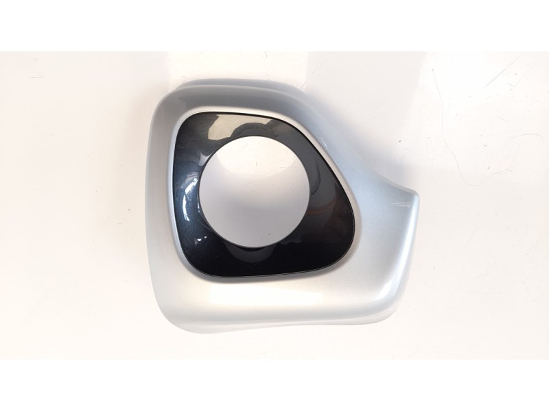 Recambio de moldura para toyota aygo 1.0 cat referencia OEM IAM 550110H010  