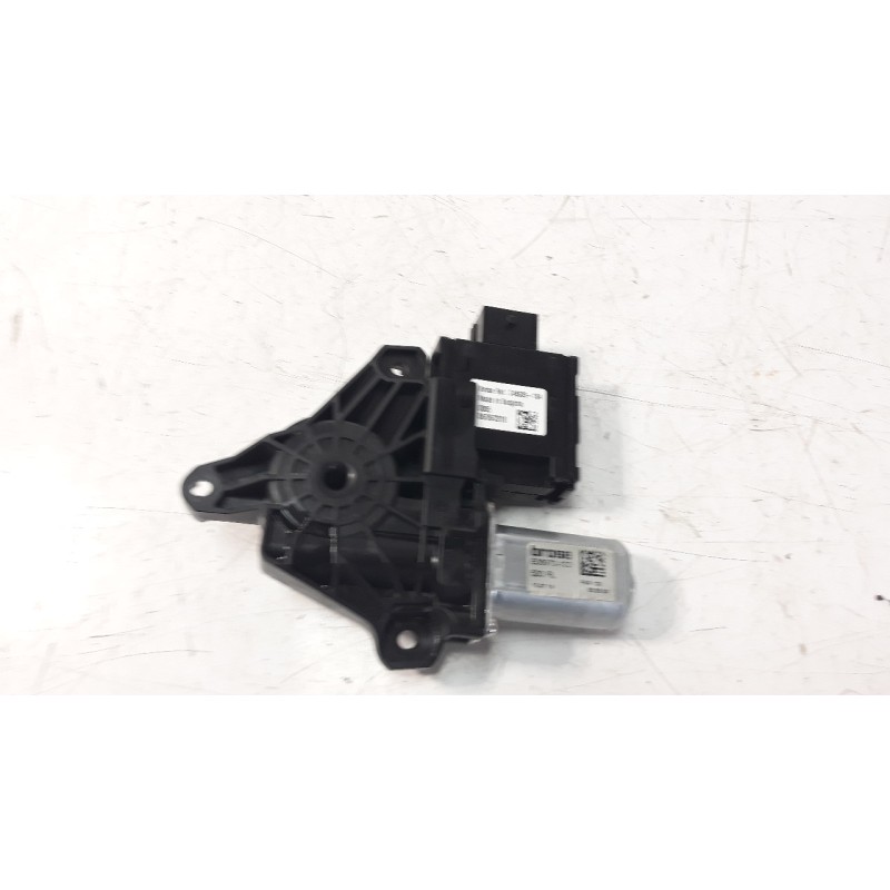 Recambio de motor elevalunas trasero izquierdo para jeep renegade 1.6 m-jet cat referencia OEM IAM C45936104  