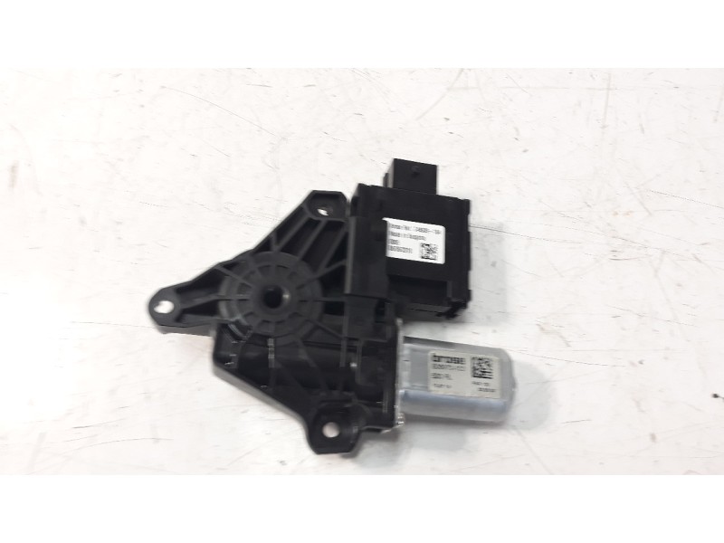 Recambio de motor elevalunas trasero izquierdo para jeep renegade 1.6 m-jet cat referencia OEM IAM C45936104  