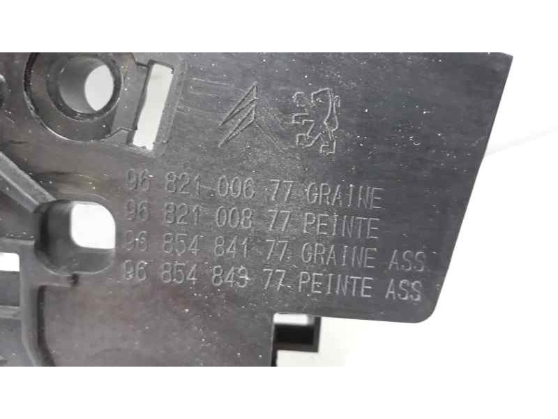 Recambio de maneta interior lateral derecha para citroen berlingo cuadro l1 referencia OEM IAM 9682100677 9682100877 9685484177