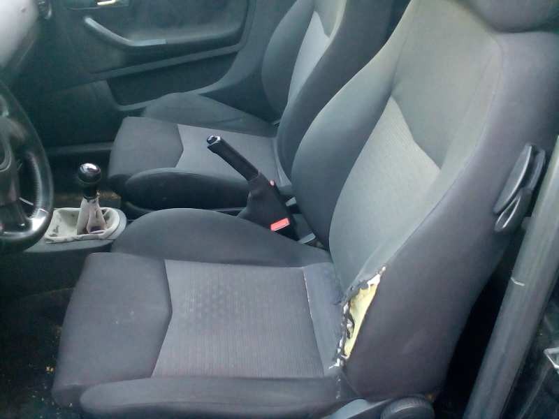 seat ibiza (6l1) del año 2003