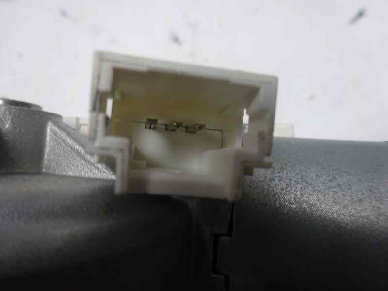 Recambio de motor limpia trasero para renault clio iii referencia OEM IAM 8200311486  