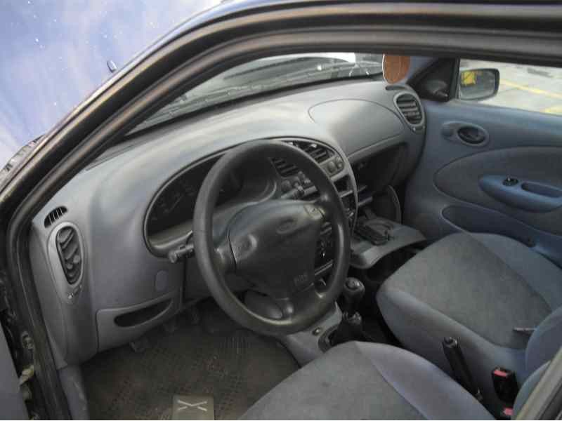 ford fiesta berlina del año 1995