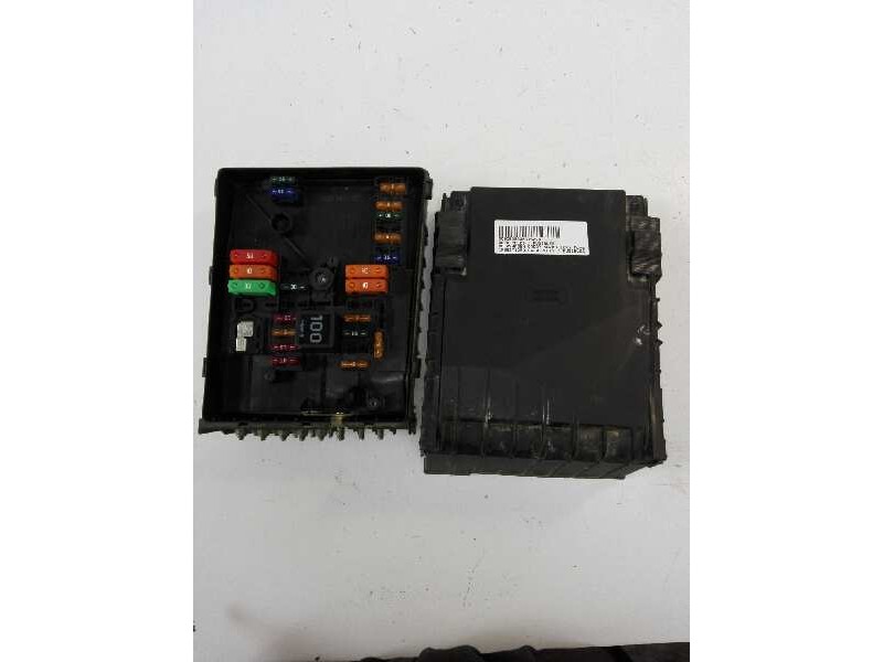 Recambio de caja reles / fusibles para volkswagen caddy ka/kb (2k) furg. referencia OEM IAM 1T1937503A  