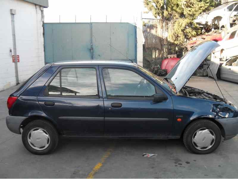 ford fiesta berlina del año 1995