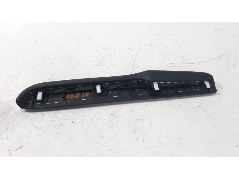 Recambio de guarnecido puerta delantera izquierda para honda civic lim.5 (fk) 1.0 vtec cat referencia OEM IAM GN33108360  