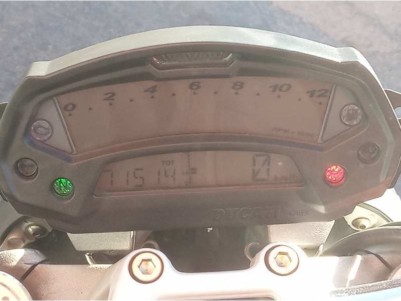 ducati monster 696 del año 2010