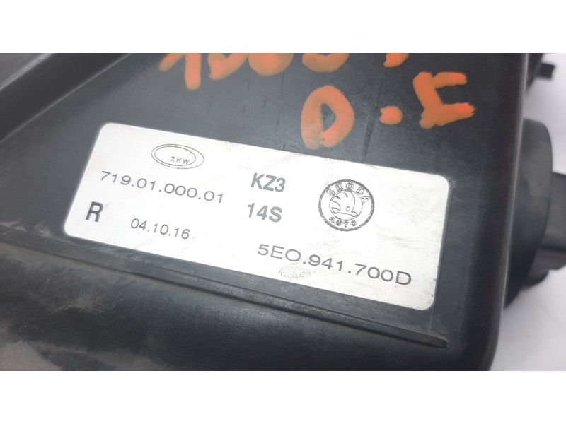 Recambio de faro antiniebla derecho para skoda octavia lim. (5e3) 1.6 tdi dpf referencia OEM IAM 5E0941700D  