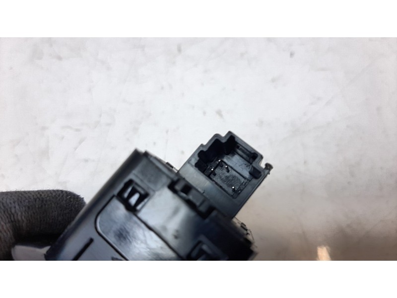 Recambio de mando elevalunas delantero derecho para renault clio v intens referencia OEM IAM 254013877R  