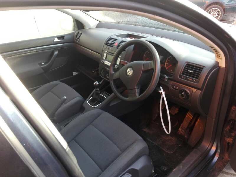 volkswagen golf v berlina (1k1) del año 2006