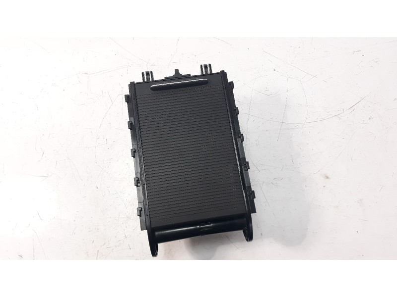 Recambio de moldura para volkswagen golf vii sportsvan 2.0 tdi referencia OEM IAM 510862531  