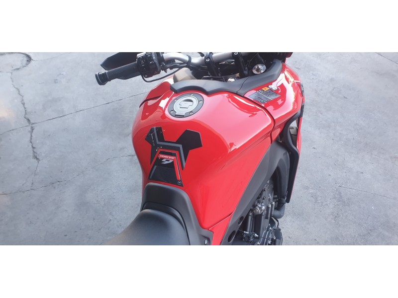 Recambio de deposito combustible para yamaha tracer 900 referencia OEM IAM B5UYK24100P0  