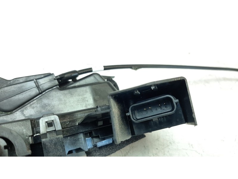 Recambio de cerradura puerta trasera derecha para renault megane iv grandtour business referencia OEM IAM 825021410R  