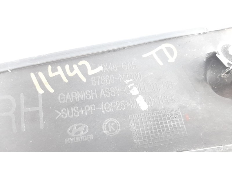 Recambio de moldura para hyundai tucson referencia OEM IAM 87860N7000  