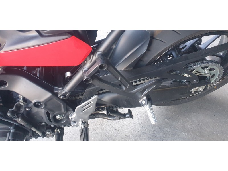 Recambio de estribo para yamaha tracer 900 referencia OEM IAM B5U2741L00  