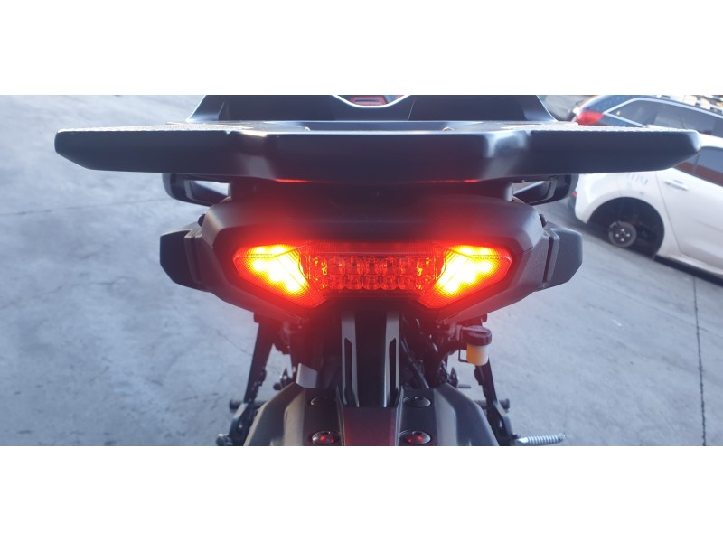 Recambio de piloto trasero central para yamaha tracer 900 referencia OEM IAM B5U8470000  