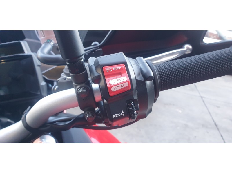 Recambio de piña luces derecha para yamaha tracer 900 referencia OEM IAM B5U8291R0100  