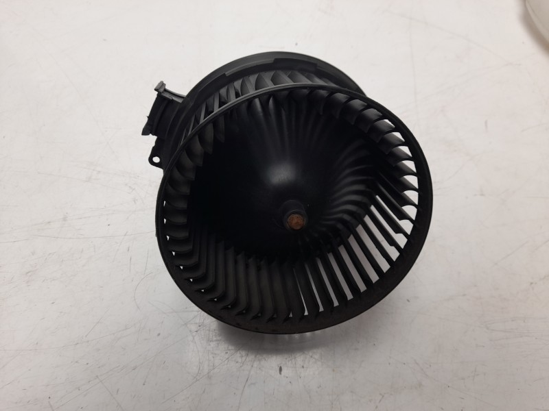 Recambio de ventilador calefaccion para ford fiesta (ccn) trend referencia OEM IAM 0130115551  