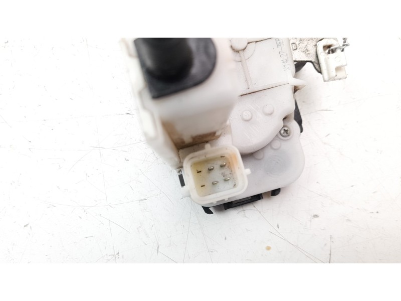 Recambio de cerradura puerta delantera derecha para fiat 500 referencia OEM IAM 51935121  