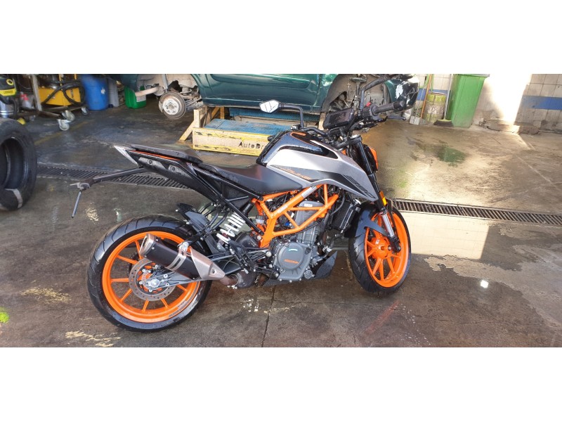 ktm 390 duke del año 2022
