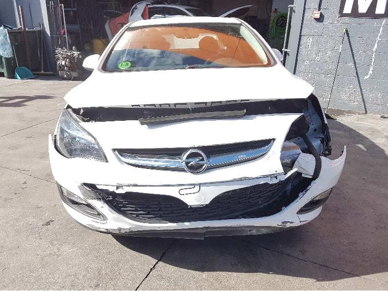 opel astra j lim. 4türig del año 2015