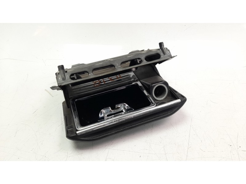 Recambio de cenicero para mercedes-benz clase c (w201) berlina 2.0 cat referencia OEM IAM A2018100030  