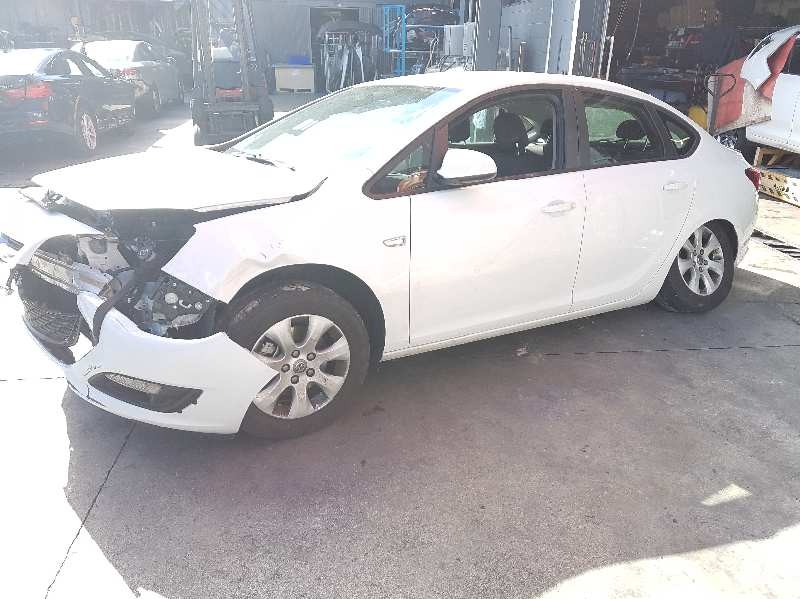 opel astra j lim. 4türig del año 2015