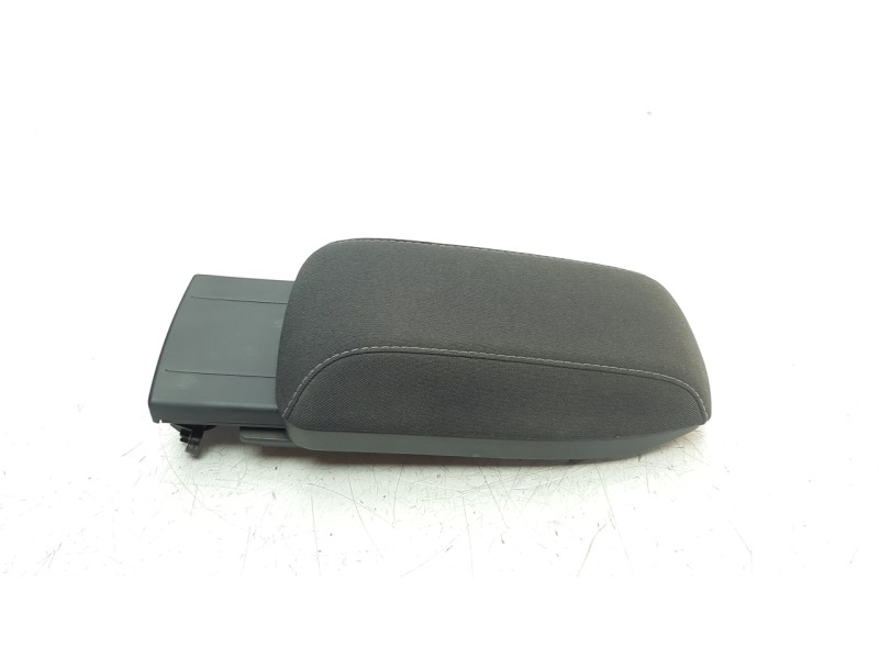 Recambio de apoyabrazos central para toyota auris hybrid active referencia OEM IAM 5890502860C3  