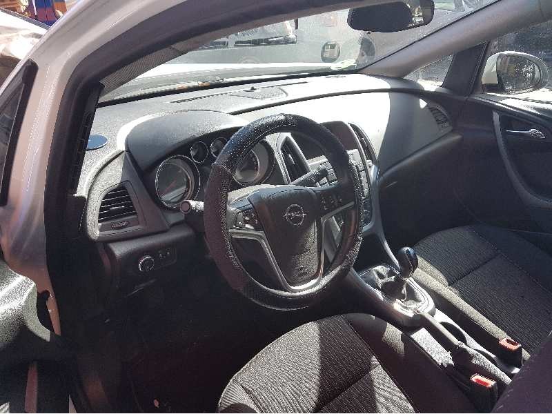 opel astra j lim. 4türig del año 2015