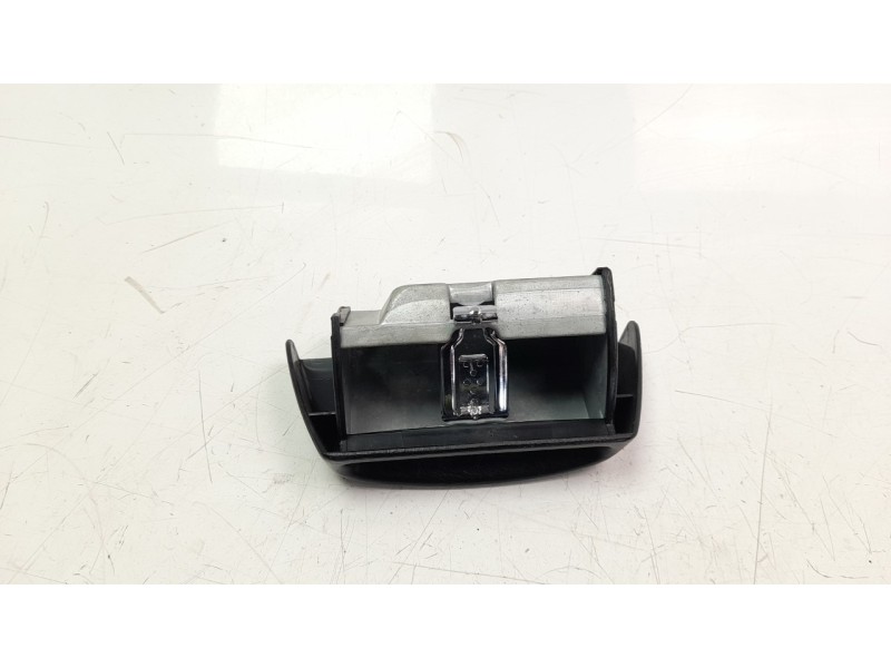 Recambio de cenicero para mercedes-benz clase c (w201) berlina 2.0 cat referencia OEM IAM A2018100230  