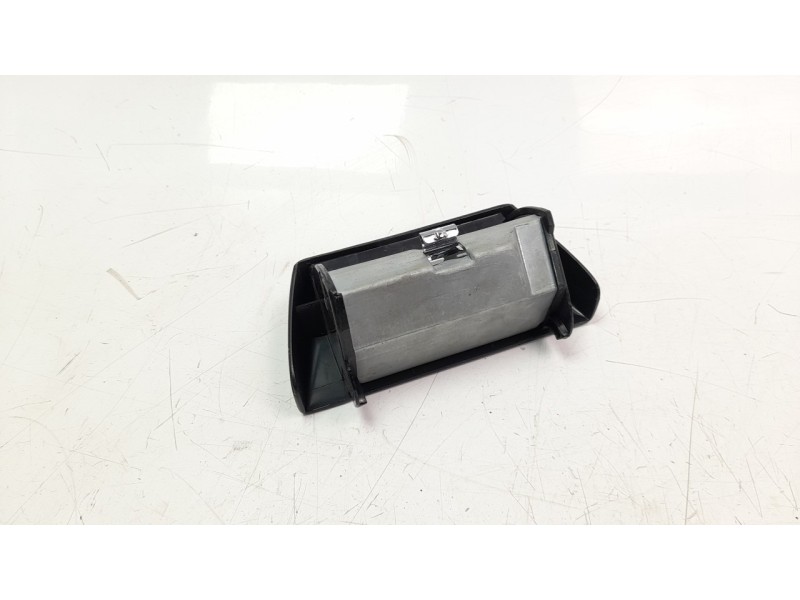 Recambio de cenicero para mercedes-benz clase c (w201) berlina 2.0 cat referencia OEM IAM A2018100230  