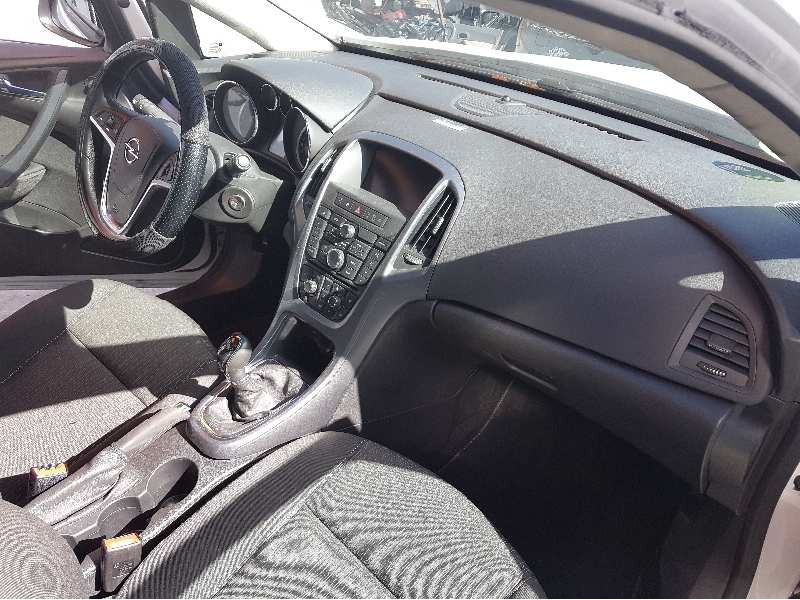 opel astra j lim. 4türig del año 2015