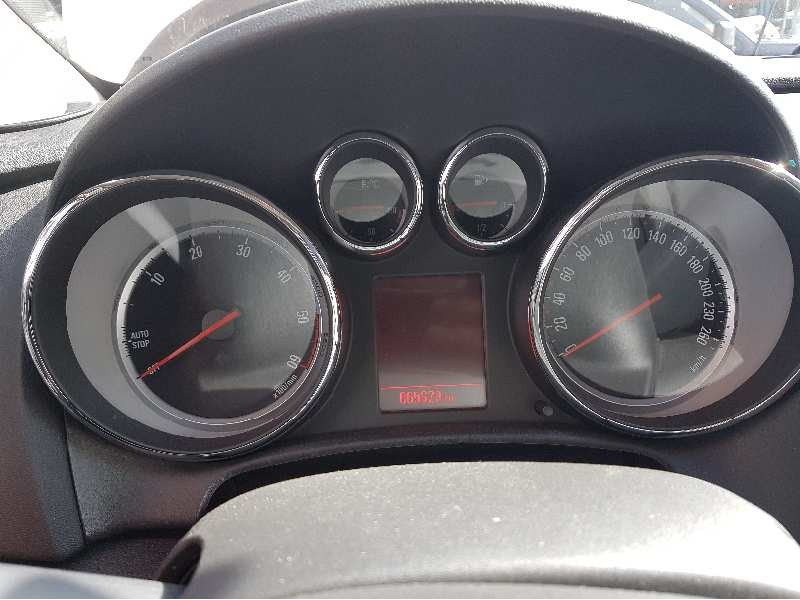 opel astra j lim. 4türig del año 2015