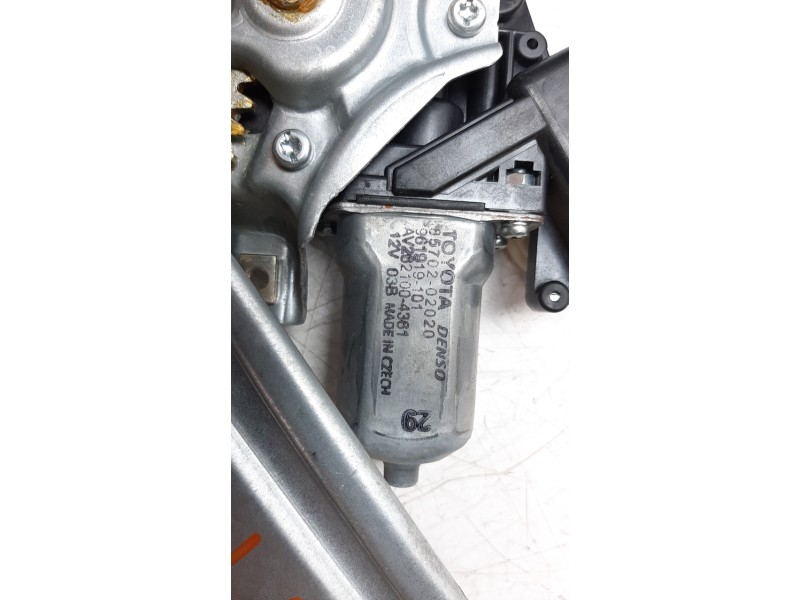 Recambio de elevalunas trasero derecho para toyota auris hybrid active referencia OEM IAM 8570202020  