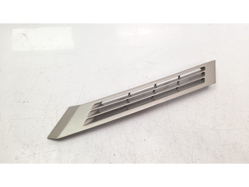 Recambio de moldura para mercedes-benz clase c (w201) berlina 2.0 cat referencia OEM IAM A2016980289  