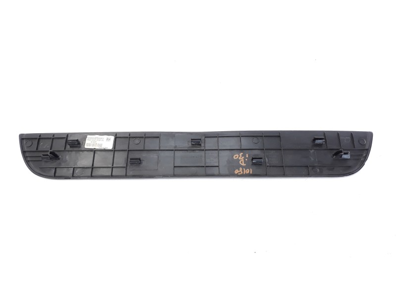 Recambio de moldura para hyundai i30 (gd) 1.4 cat referencia OEM IAM 85883A6000RY  