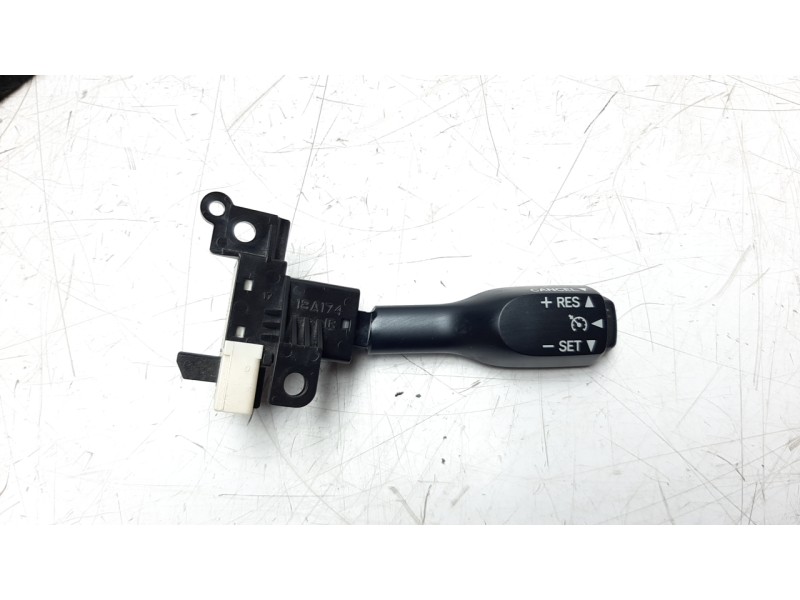 Recambio de mando volante para toyota auris hybrid active referencia OEM IAM 18A174  
