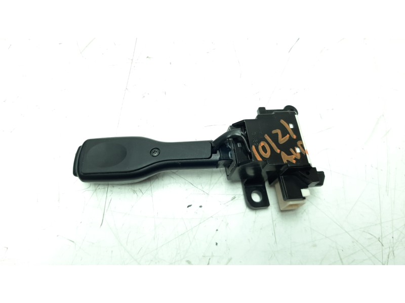 Recambio de mando volante para toyota auris hybrid active referencia OEM IAM 18A174  