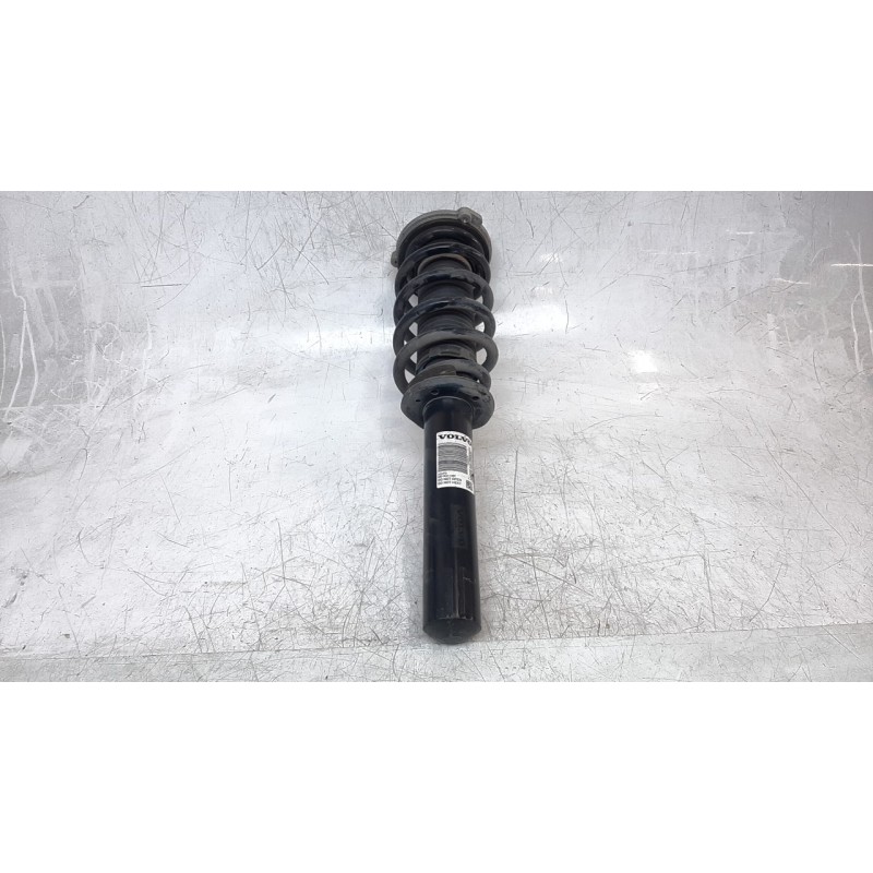 Recambio de amortiguador delantero derecho para volvo v60 familiar 2.0 diesel cat referencia OEM IAM 31858473  