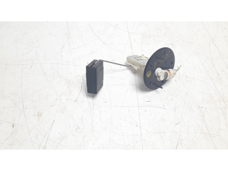 Recambio de aforador para toyota rav 4 referencia OEM IAM 8332049255  