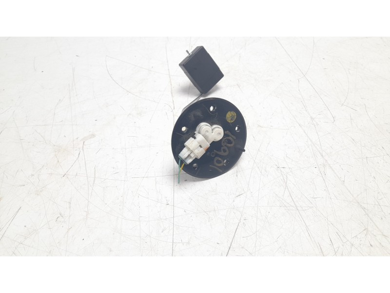 Recambio de aforador para toyota rav 4 referencia OEM IAM 8332049255  