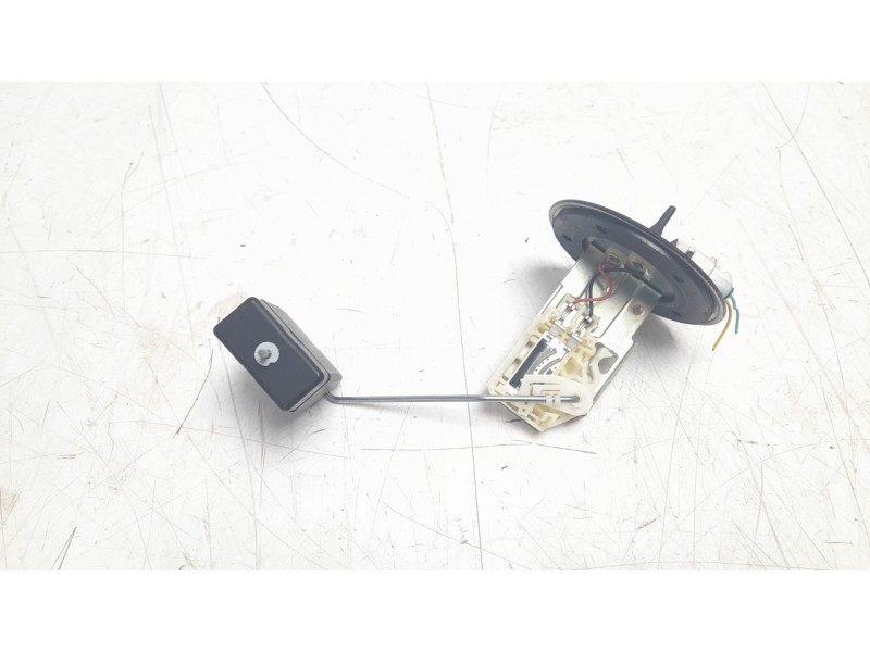 Recambio de aforador para toyota rav 4 referencia OEM IAM 8332049255  