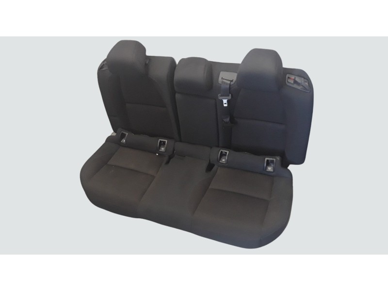 Recambio de asientos traseros para mazda 3 berlina (bp) referencia OEM IAM BDMC8820102  
